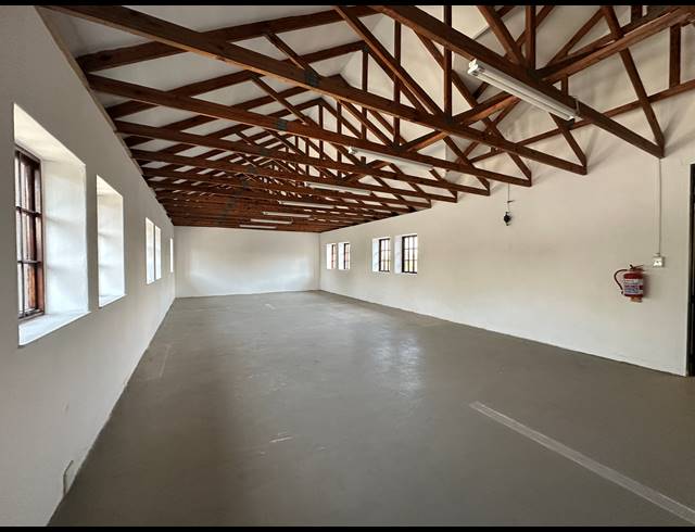 89M² OFFICE TO LET IN PARKMORE